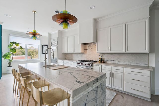 245 Seven Farms Drive Apt 330, Charleston, SC 29492