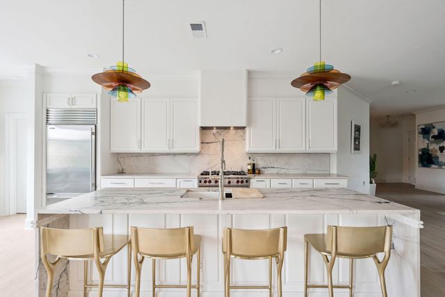 245 Seven Farms Drive Apt 330, Charleston, SC 29492