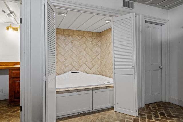 211 Market Street, Jefferson, TX 75657