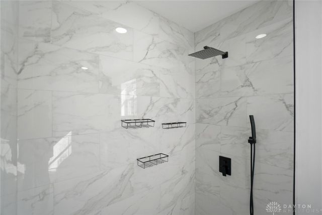 20 5 Oaks Avenue, Dayton, OH 45405