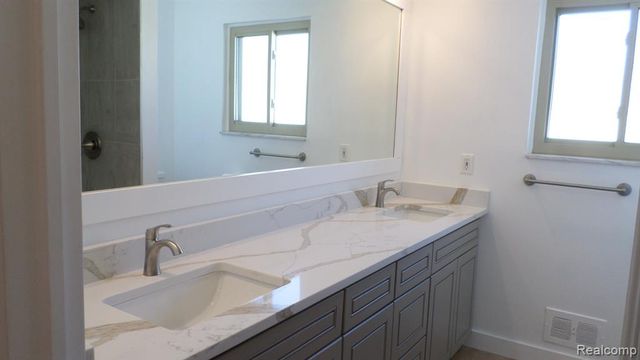 38615 Levisham Drive, Clinton Township, MI 48038