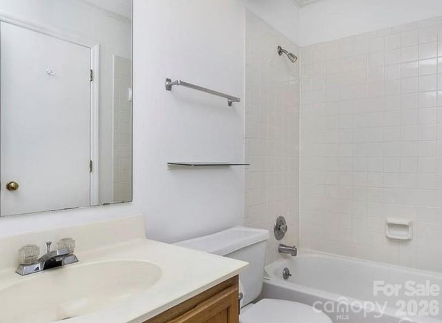 2536 Stradbrook Drive B, Charlotte, NC 28210