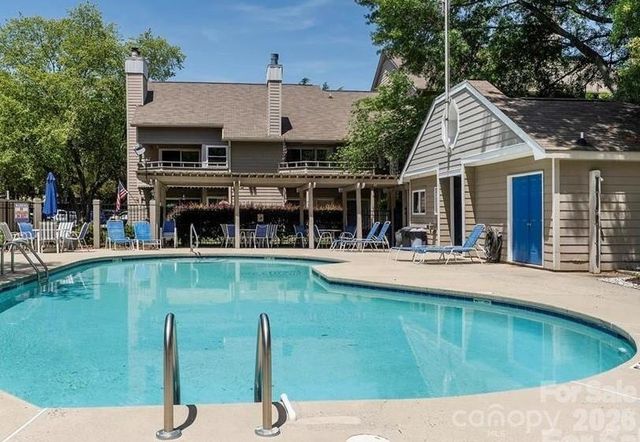 2536 Stradbrook Drive B, Charlotte, NC 28210