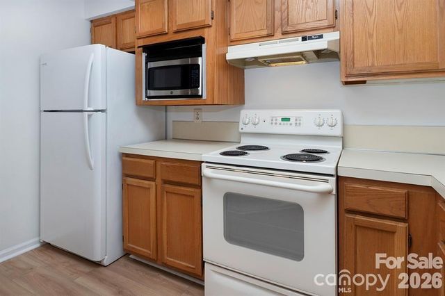 2536 Stradbrook Drive B, Charlotte, NC 28210
