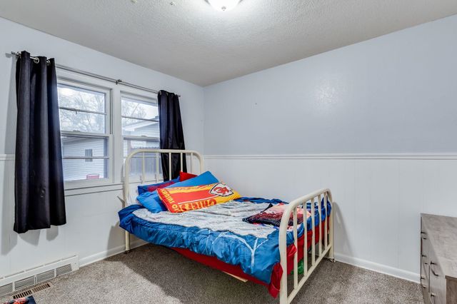 2409 W Wildwood Ln, Wichita, KS 67217