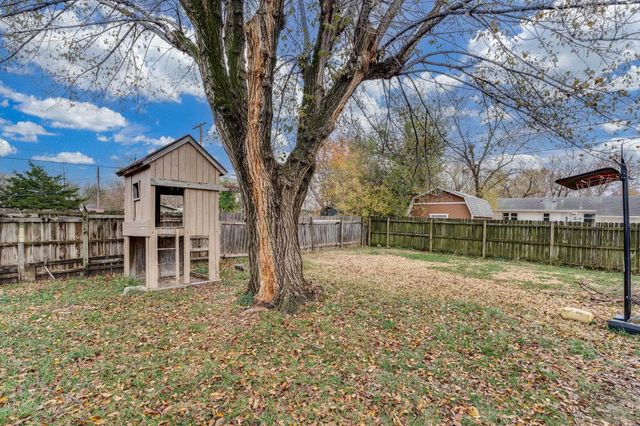 2409 W Wildwood Ln, Wichita, KS 67217