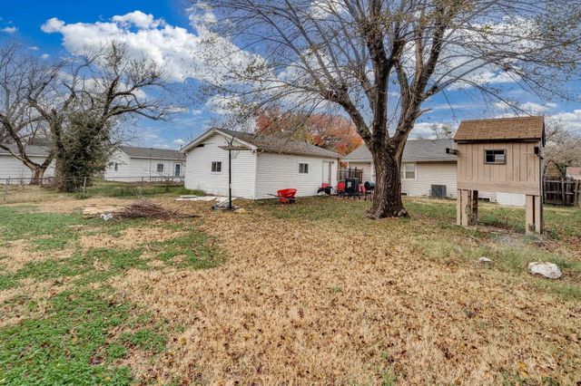 2409 W Wildwood Ln, Wichita, KS 67217