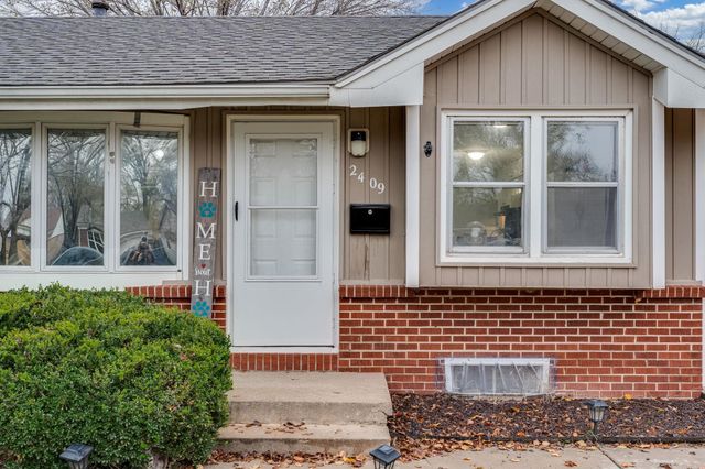 2409 W Wildwood Ln, Wichita, KS 67217