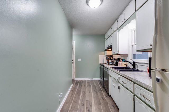 2409 W Wildwood Ln, Wichita, KS 67217