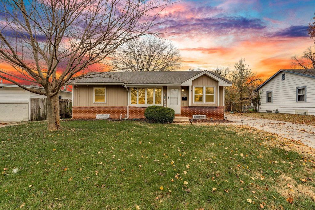 2409 W Wildwood Ln, Wichita, KS 67217