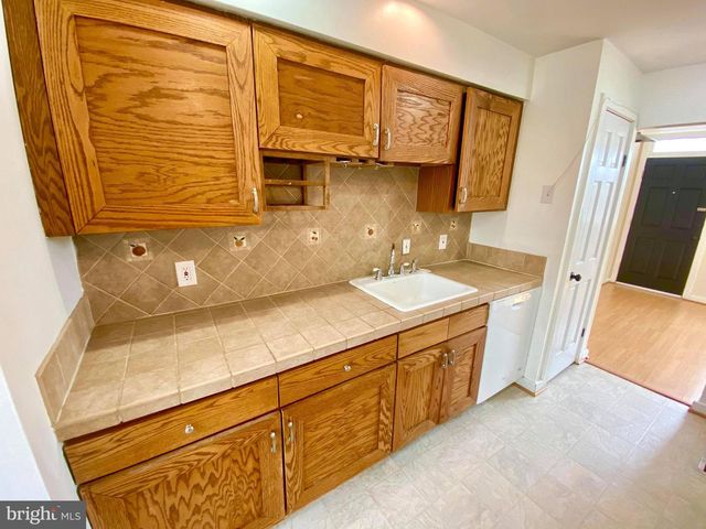 666 MELVIN DR, Baltimore, MD 21230