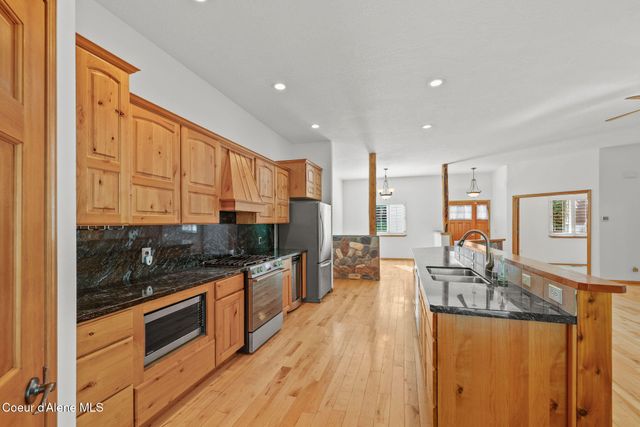 18407 W Rice Ave, Hauser, ID 83854