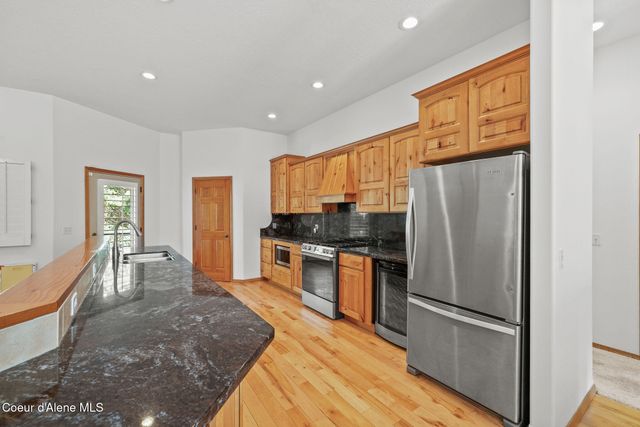 18407 W Rice Ave, Hauser, ID 83854