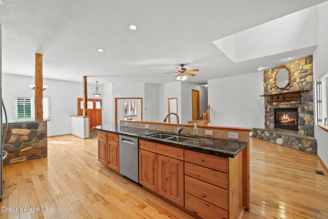 18407 W Rice Ave, Hauser, ID 83854