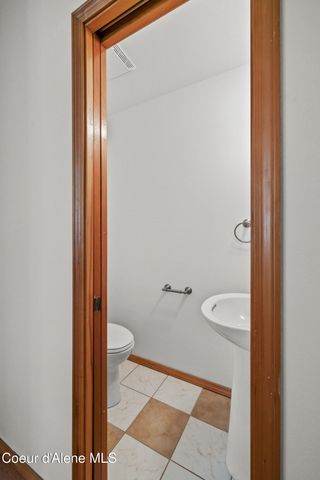 18407 W Rice Ave, Hauser, ID 83854