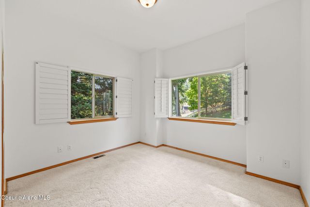 18407 W Rice Ave, Hauser, ID 83854
