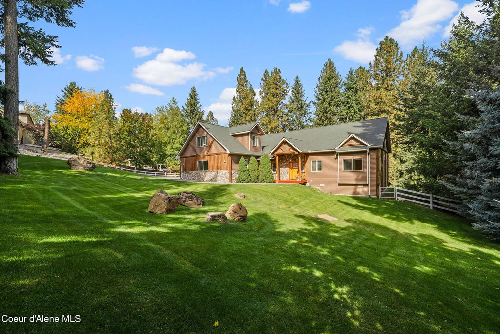18407 W Rice Ave, Hauser, ID 83854