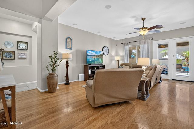 6901 W PEAK VIEW Road, Peoria, AZ 85383