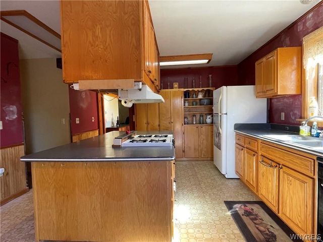 9954 Vermont Hill Road, Holland, NY 14080
