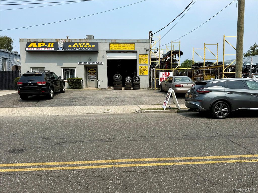 556 W Hoffman Avenue, Lindenhurst, NY 11757 — photo 3