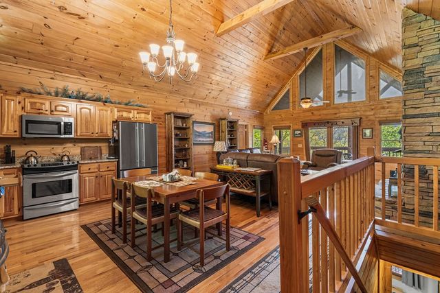 447 Creekmont Drive, Blairsville, GA 30512