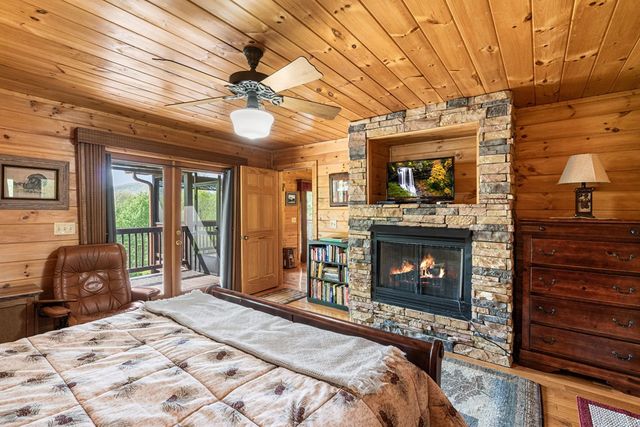 447 Creekmont Drive, Blairsville, GA 30512