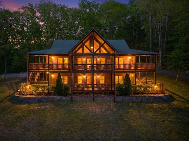 447 Creekmont Drive, Blairsville, GA 30512