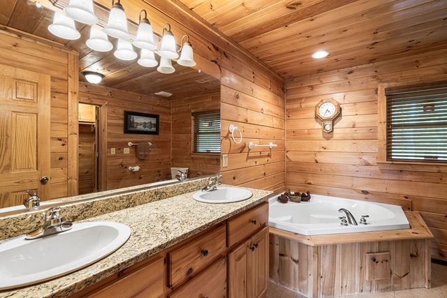 447 Creekmont Drive, Blairsville, GA 30512