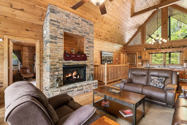 447 Creekmont Drive, Blairsville, GA 30512