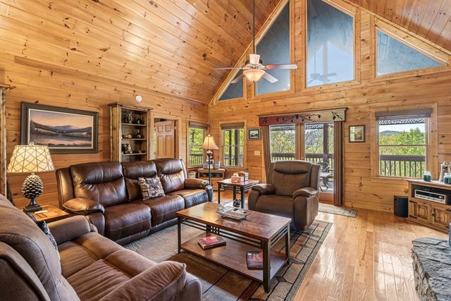 447 Creekmont Drive, Blairsville, GA 30512