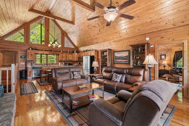 447 Creekmont Drive, Blairsville, GA 30512