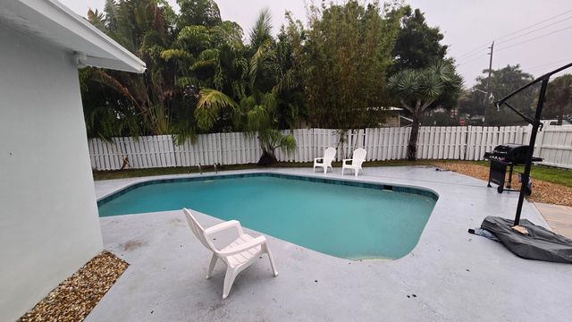 887 W Duval Street, Lantana, FL 33462