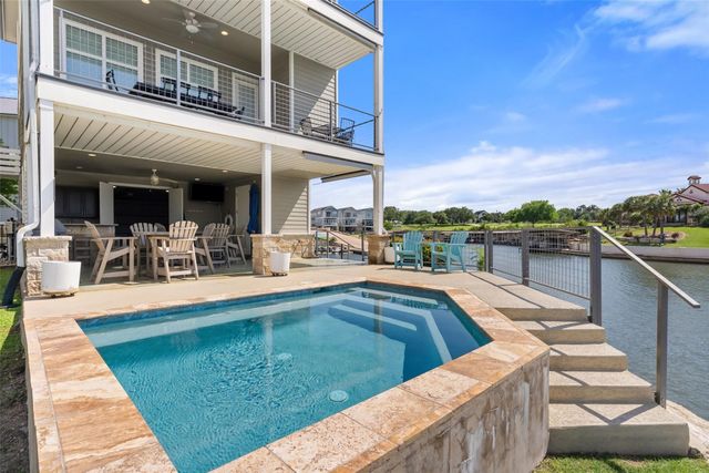 412 Island CIR, Kingsland, TX 78639