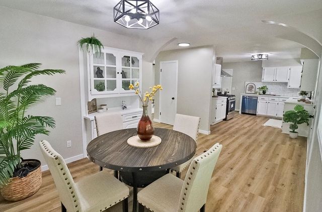 1605 N Illinois Ave, Wichita, KS 67203