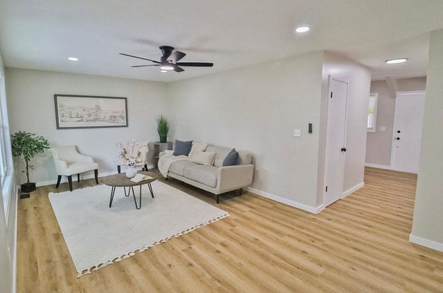 1605 N Illinois Ave, Wichita, KS 67203