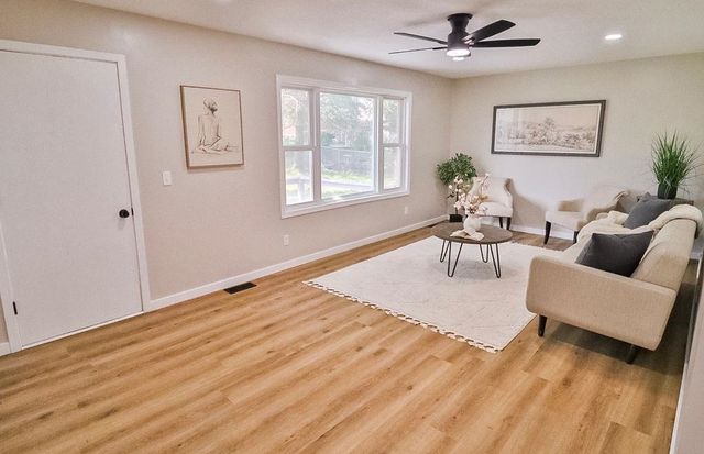 1605 N Illinois Ave, Wichita, KS 67203
