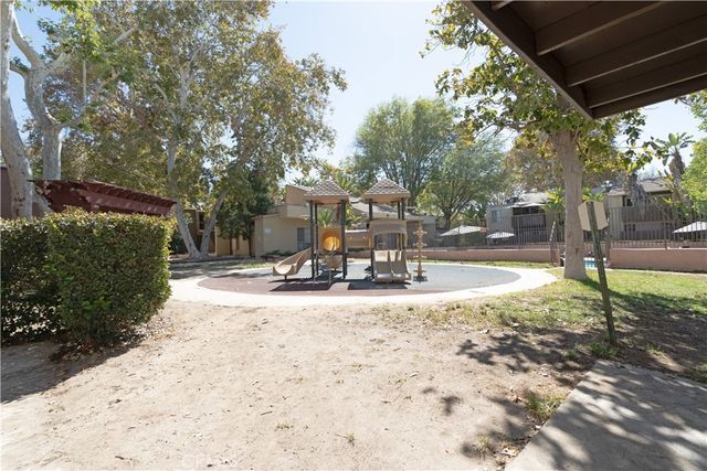 18350 Hatteras 206, Tarzana, CA 91356