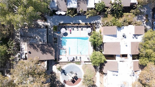 18350 Hatteras 206, Tarzana, CA 91356