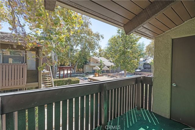 18350 Hatteras 206, Tarzana, CA 91356
