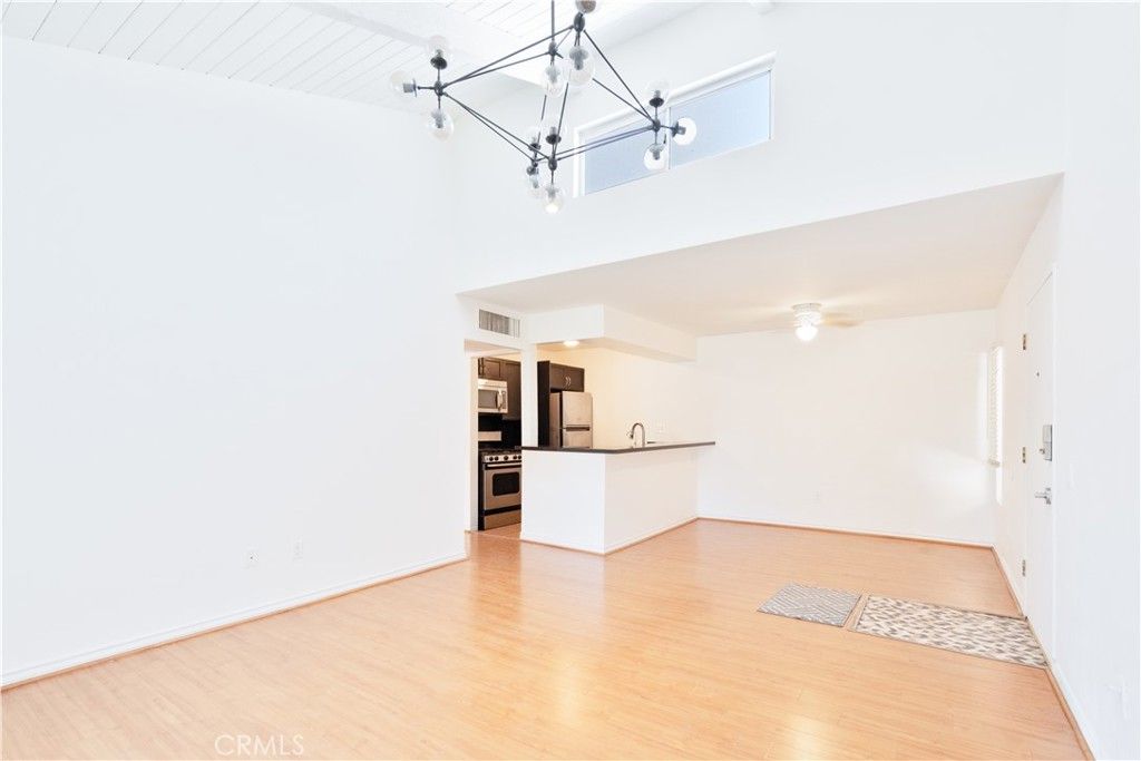 18350 Hatteras 206, Tarzana, CA 91356 — photo 3