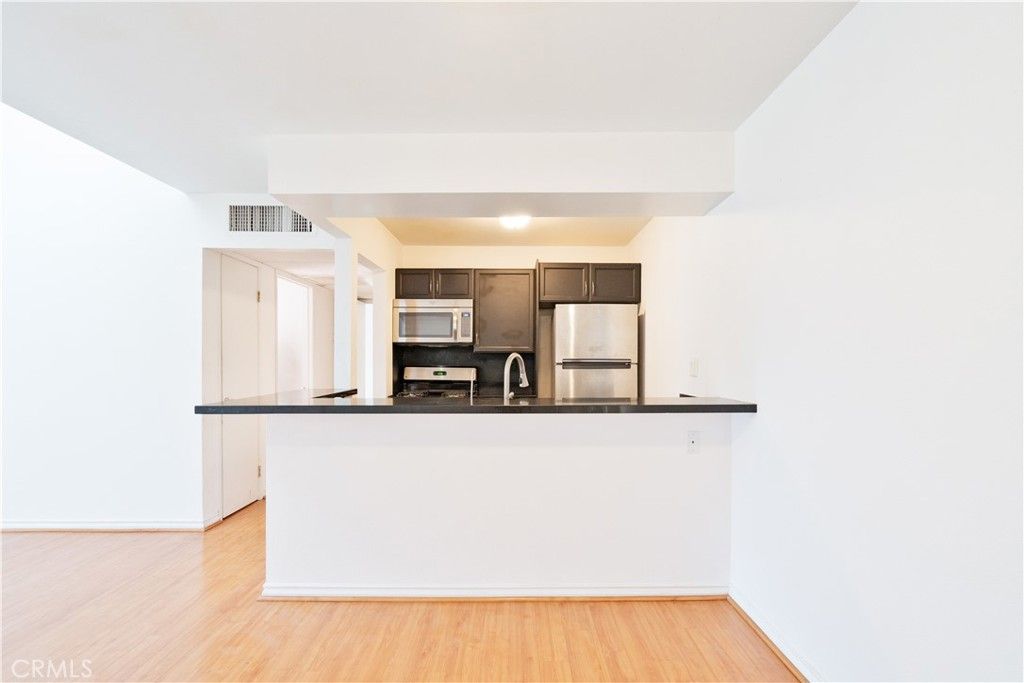 18350 Hatteras 206, Tarzana, CA 91356 — photo 5