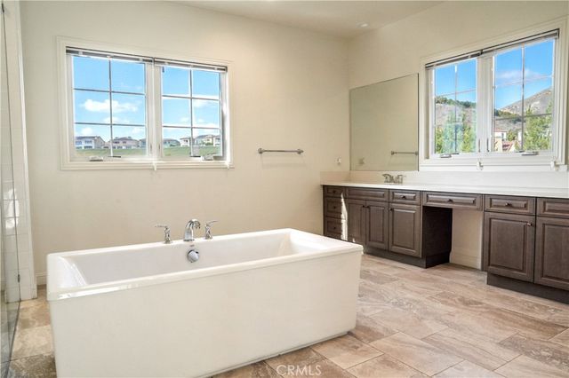 111 Lanzon, Irvine, CA 92602