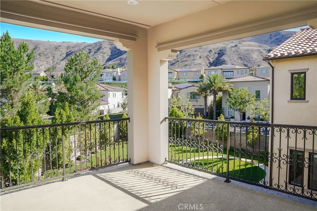 111 Lanzon, Irvine, CA 92602