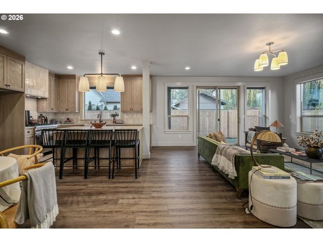 10 Lennox Ln Ne, Keizer, OR 97303