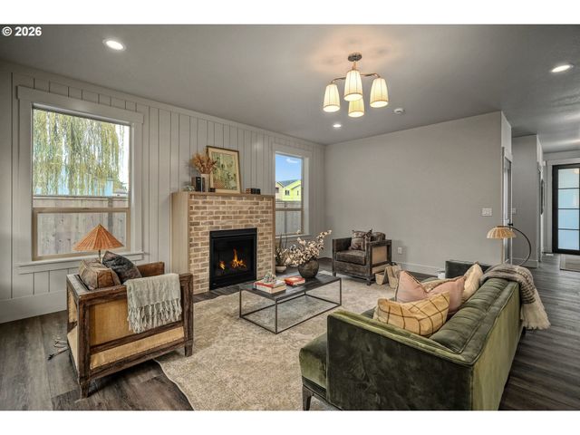 10 Lennox Ln Ne, Keizer, OR 97303