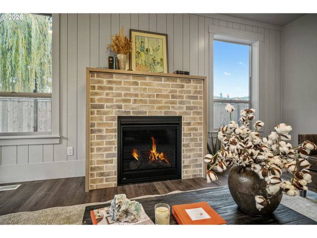 10 Lennox Ln Ne, Keizer, OR 97303