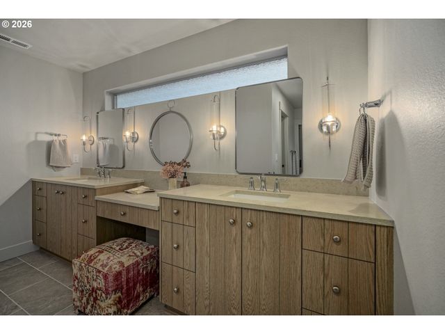 10 Lennox Ln Ne, Keizer, OR 97303