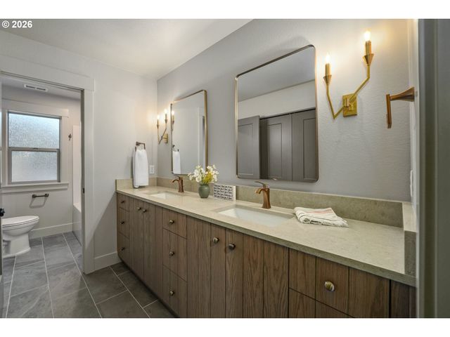 10 Lennox Ln Ne, Keizer, OR 97303