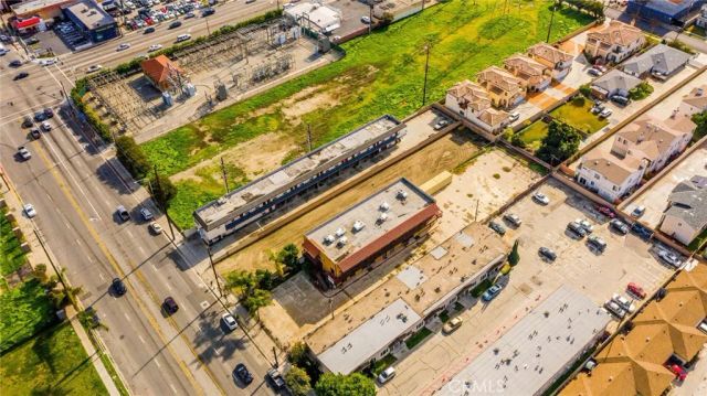 8826 Artesia, Bellflower, CA 90706