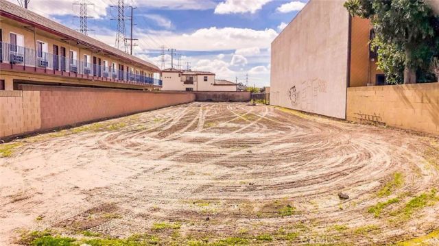 8826 Artesia, Bellflower, CA 90706